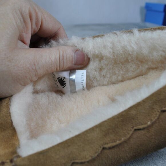 UGG Scalloped Moccasins Women's - Picture 6 of 6